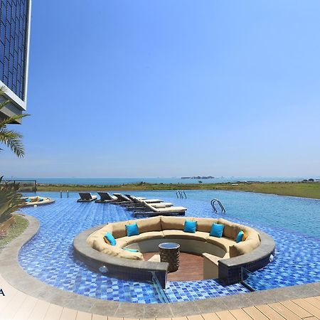 The Rinra Hotel Makassar Exterior foto