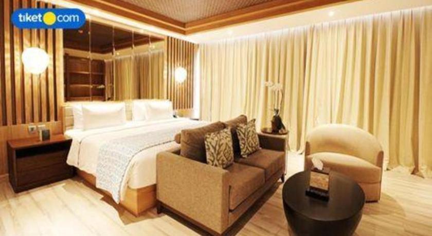 The Rinra Hotel Makassar Exterior foto
