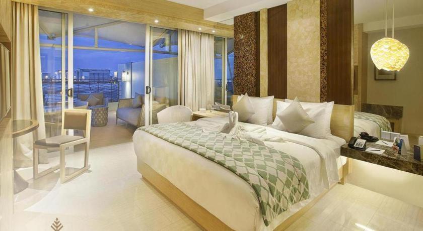 The Rinra Hotel Makassar Exterior foto