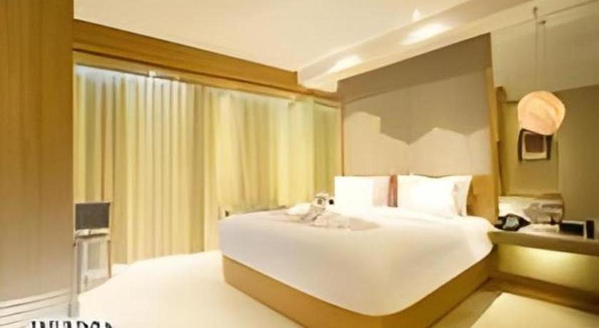 The Rinra Hotel Makassar Exterior foto