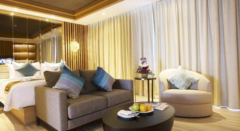 The Rinra Hotel Makassar Exterior foto