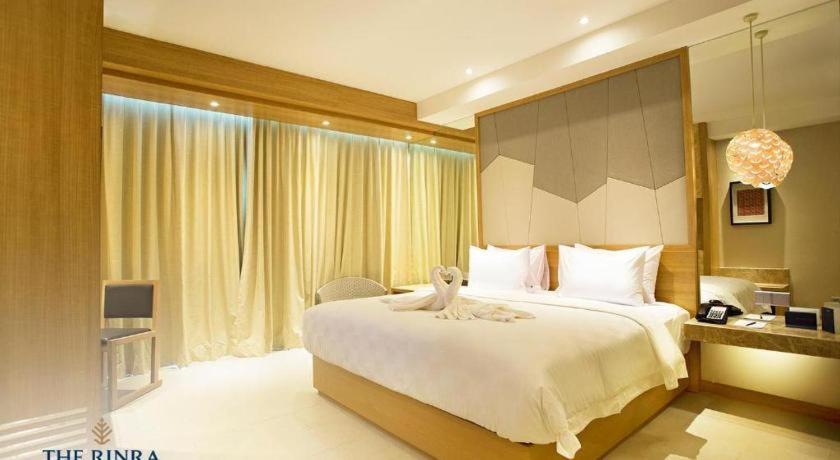 The Rinra Hotel Makassar Exterior foto