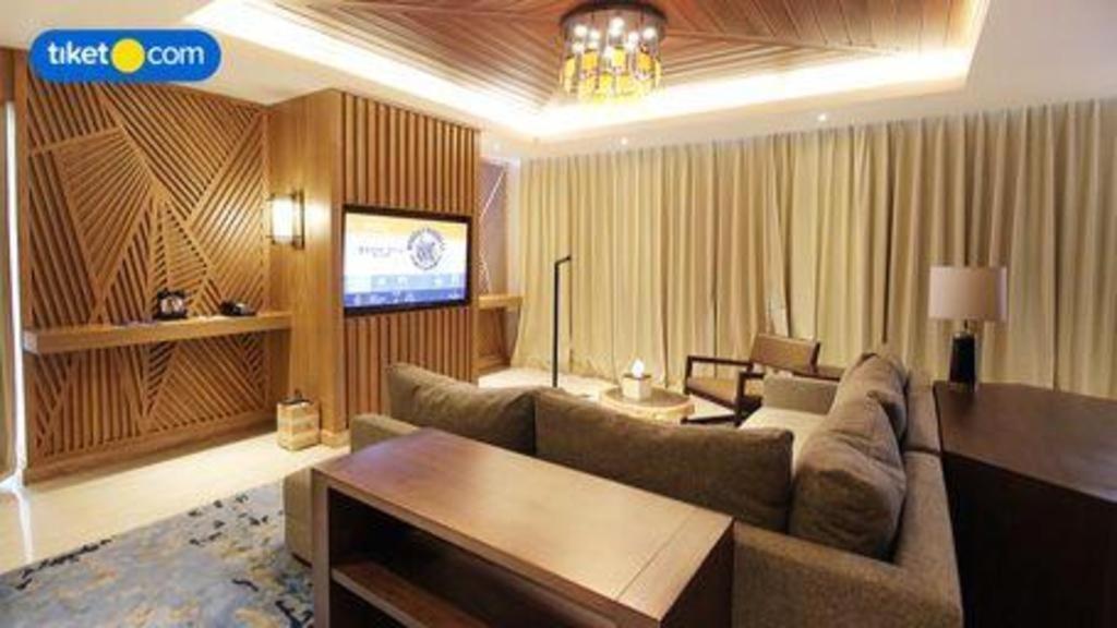 The Rinra Hotel Makassar Exterior foto