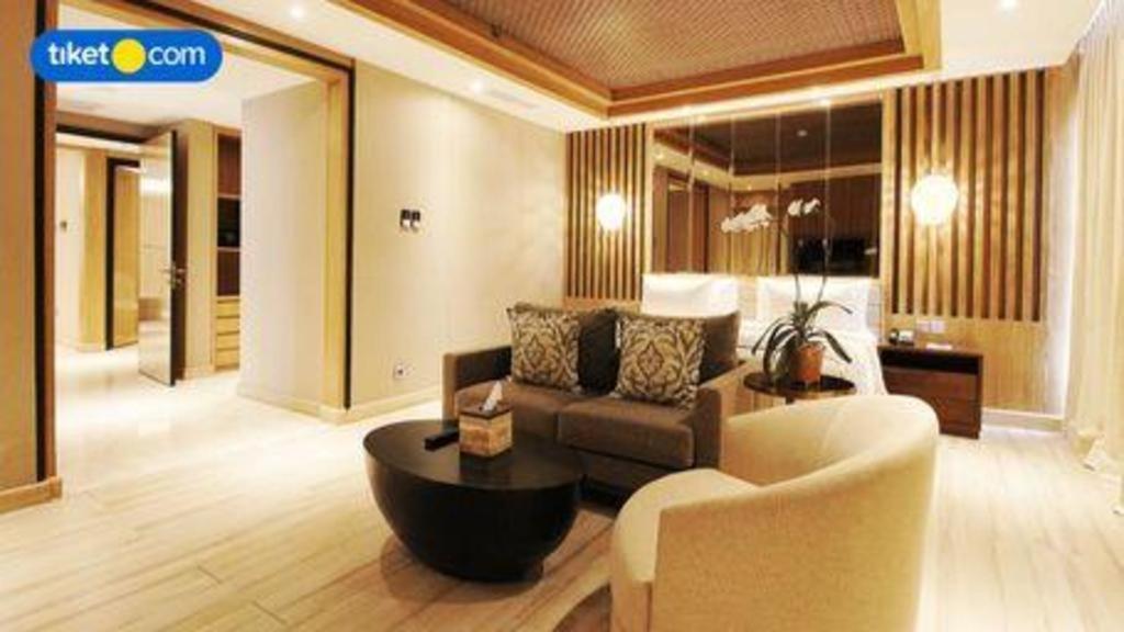 The Rinra Hotel Makassar Exterior foto