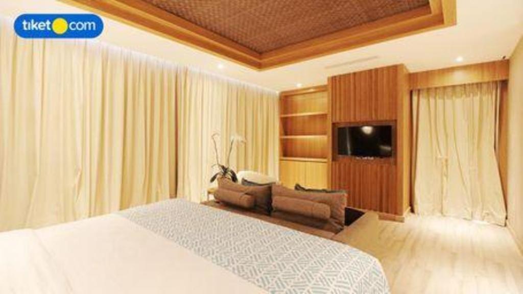 The Rinra Hotel Makassar Exterior foto