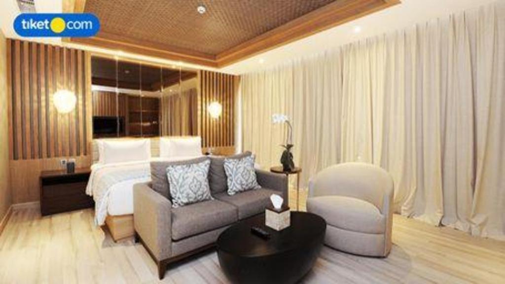 The Rinra Hotel Makassar Exterior foto
