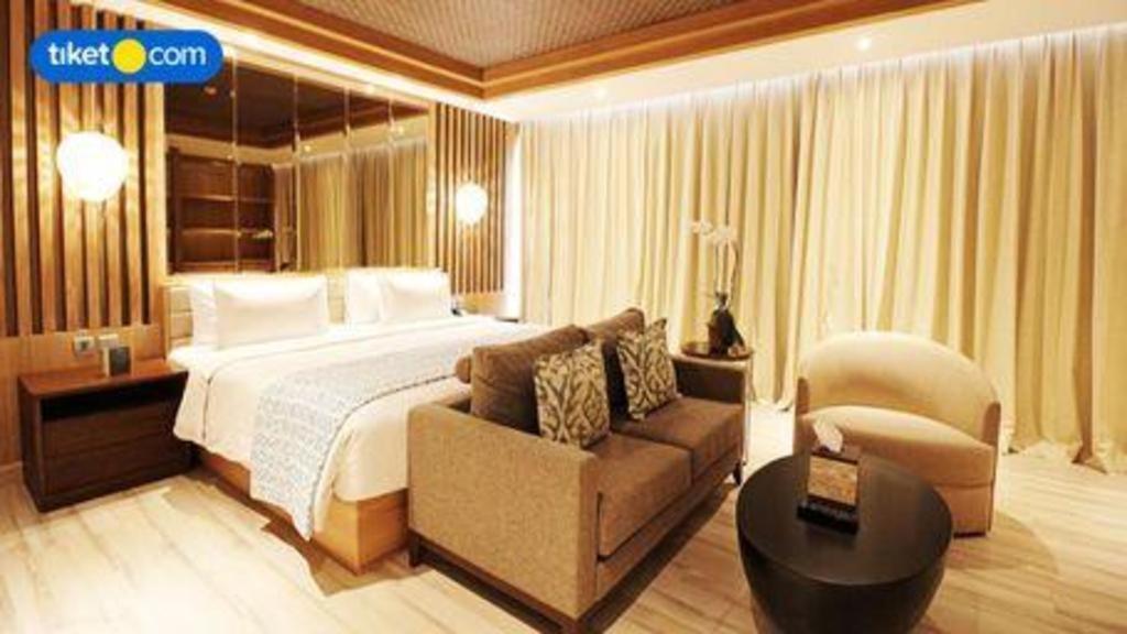 The Rinra Hotel Makassar Exterior foto